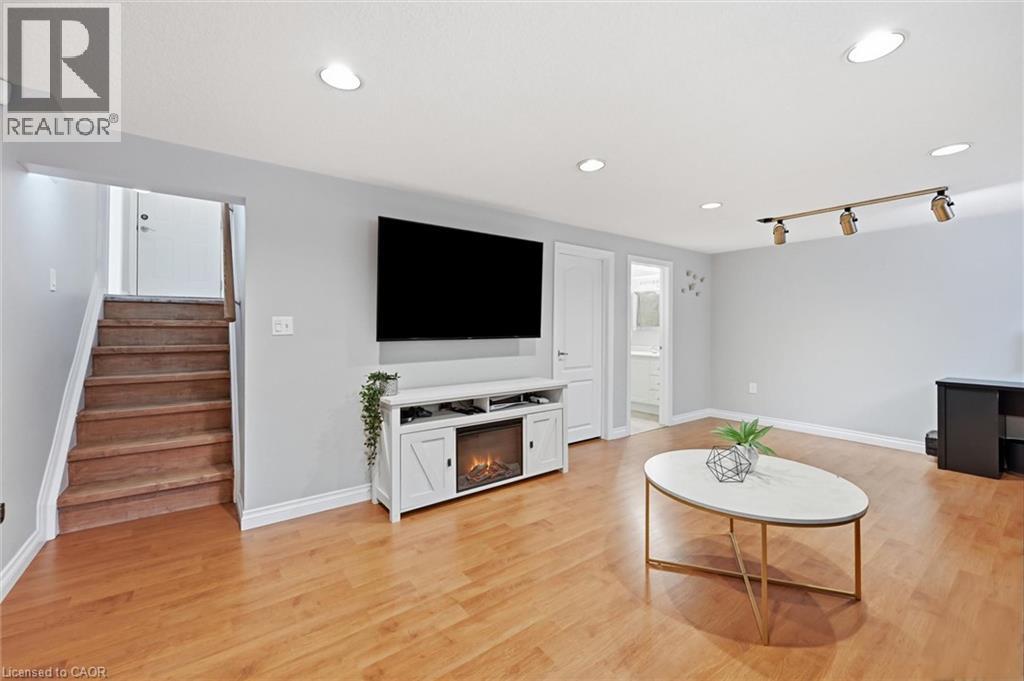 1280 ALDRIDGE Crescent - Image 23