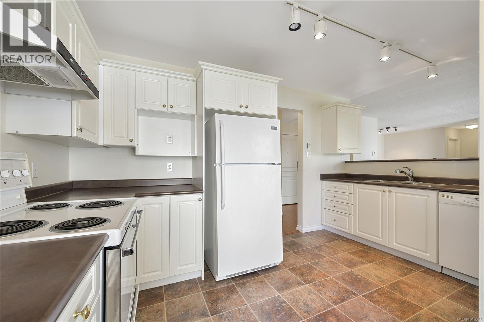 #204 1037 Richardson St - 10