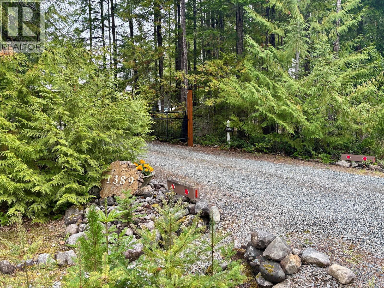 1389 Meadowood Way - 1