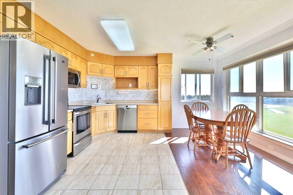 Kitchen/Eating Area