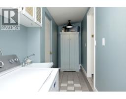 7321 Redrooffs Road, Sechelt, BC V7Z0T3 Photo 22