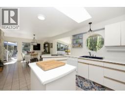 7321 Redrooffs Road, Sechelt, BC V7Z0T3 Photo 9