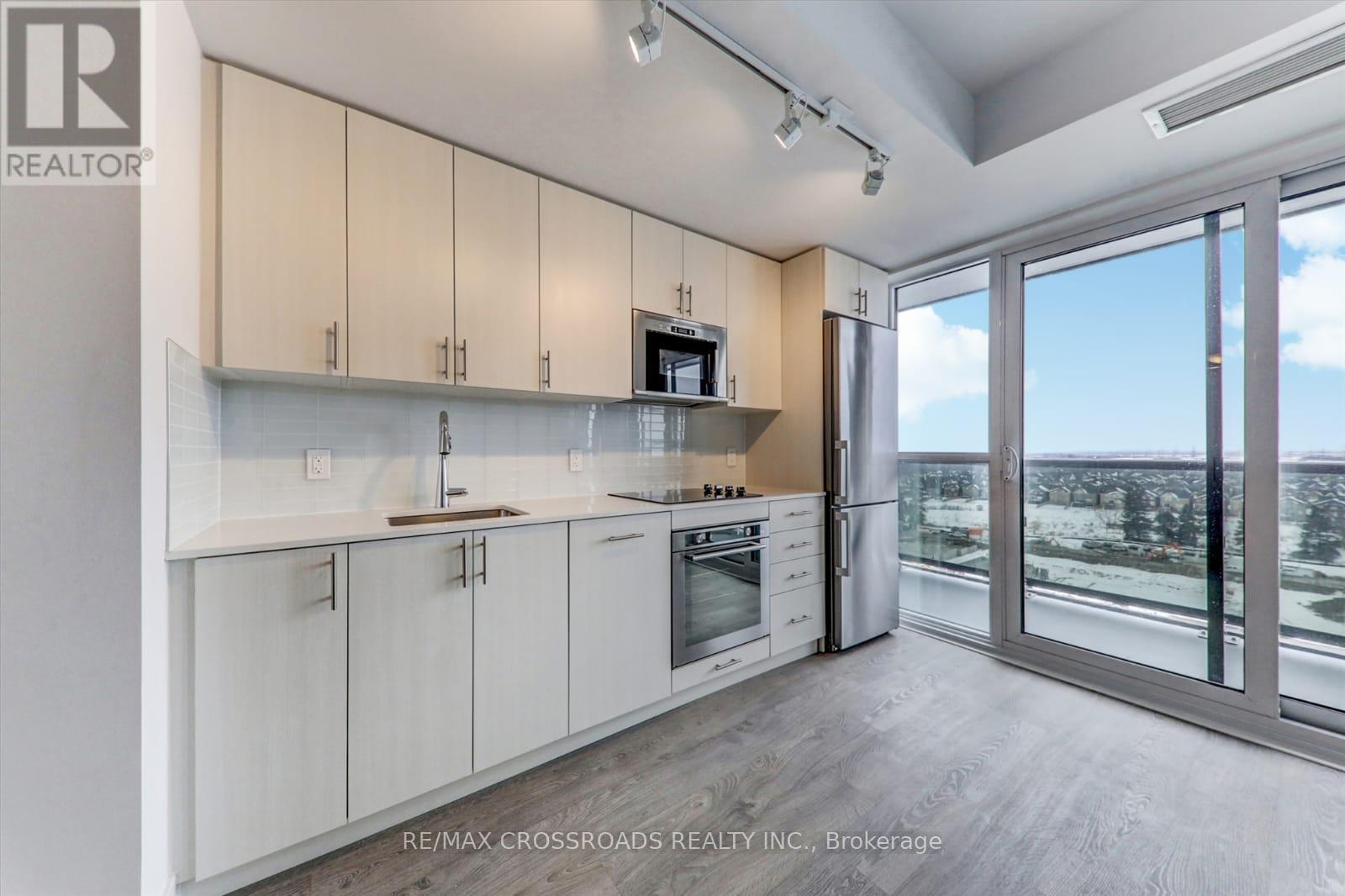 #1021 2550 SIMCOE STREET N - Image 11
