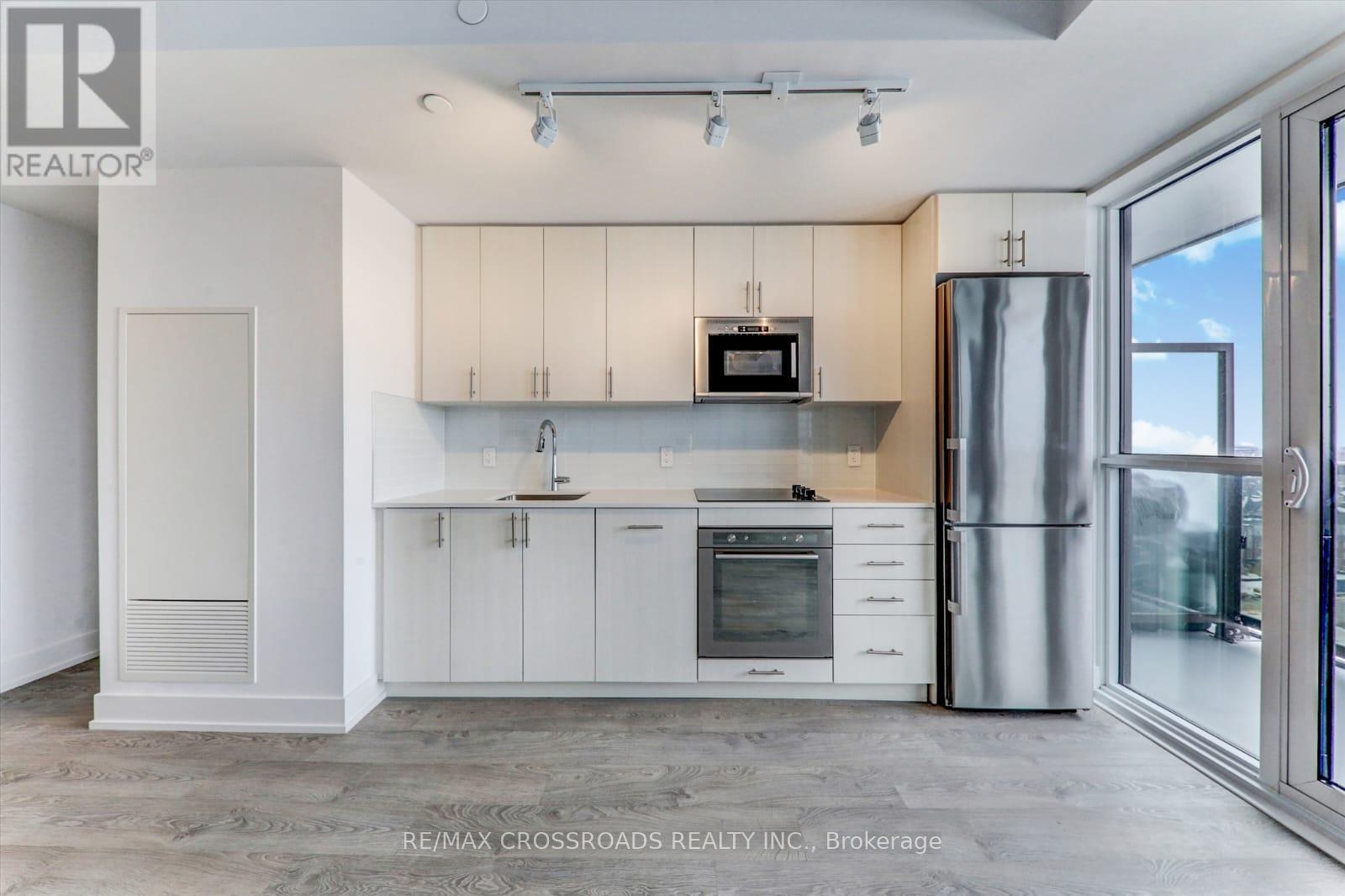#1021 2550 SIMCOE STREET N - Image 14