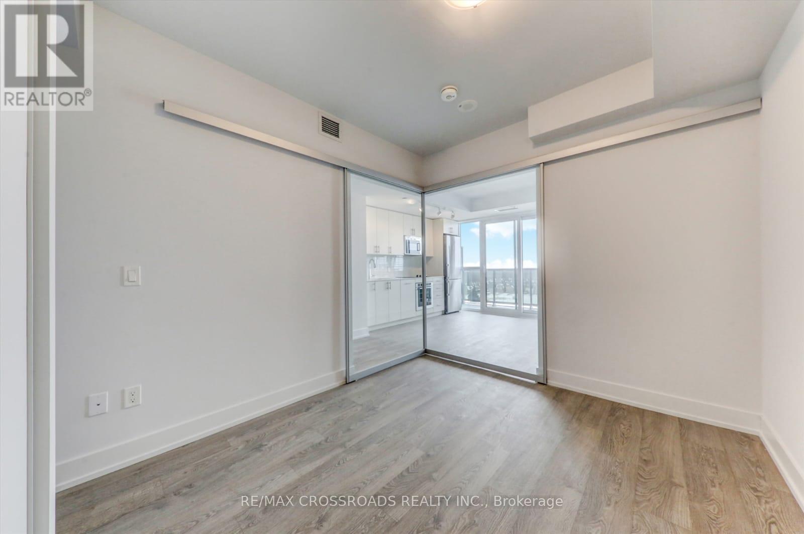 #1021 2550 SIMCOE STREET N - Image 22