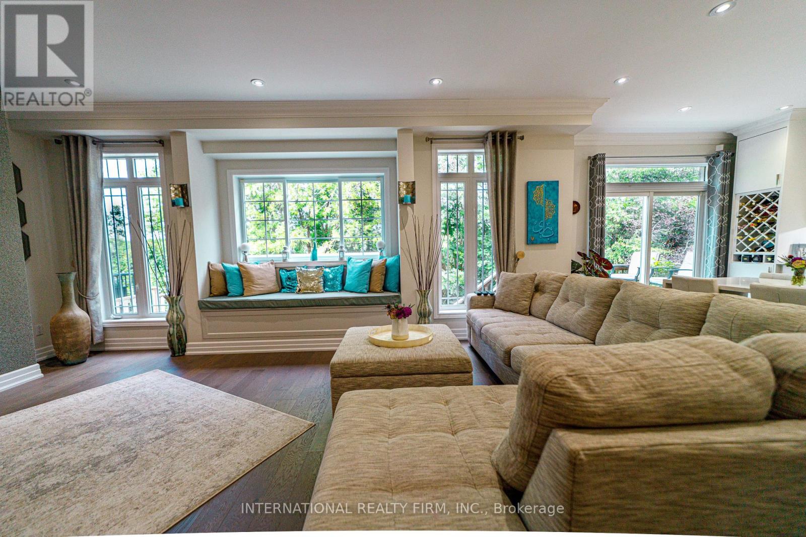 74 REGATTA AVENUE - 8