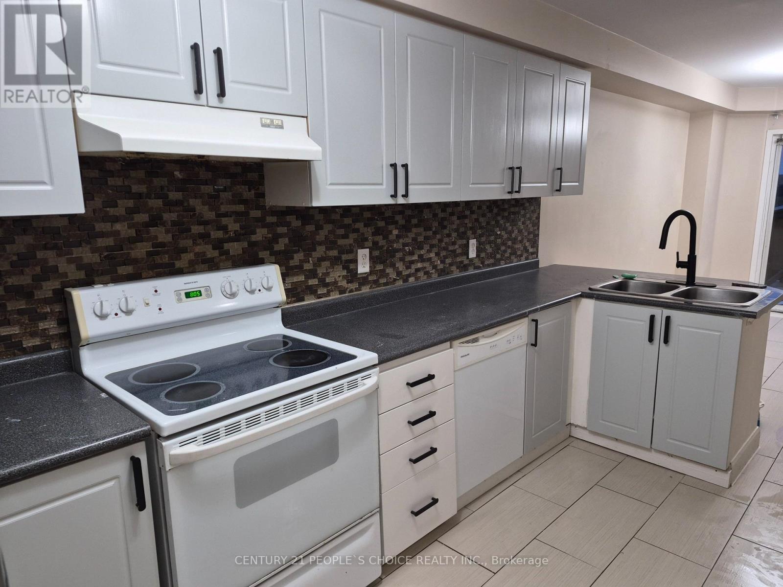 383 Jay Crescent — photo 31