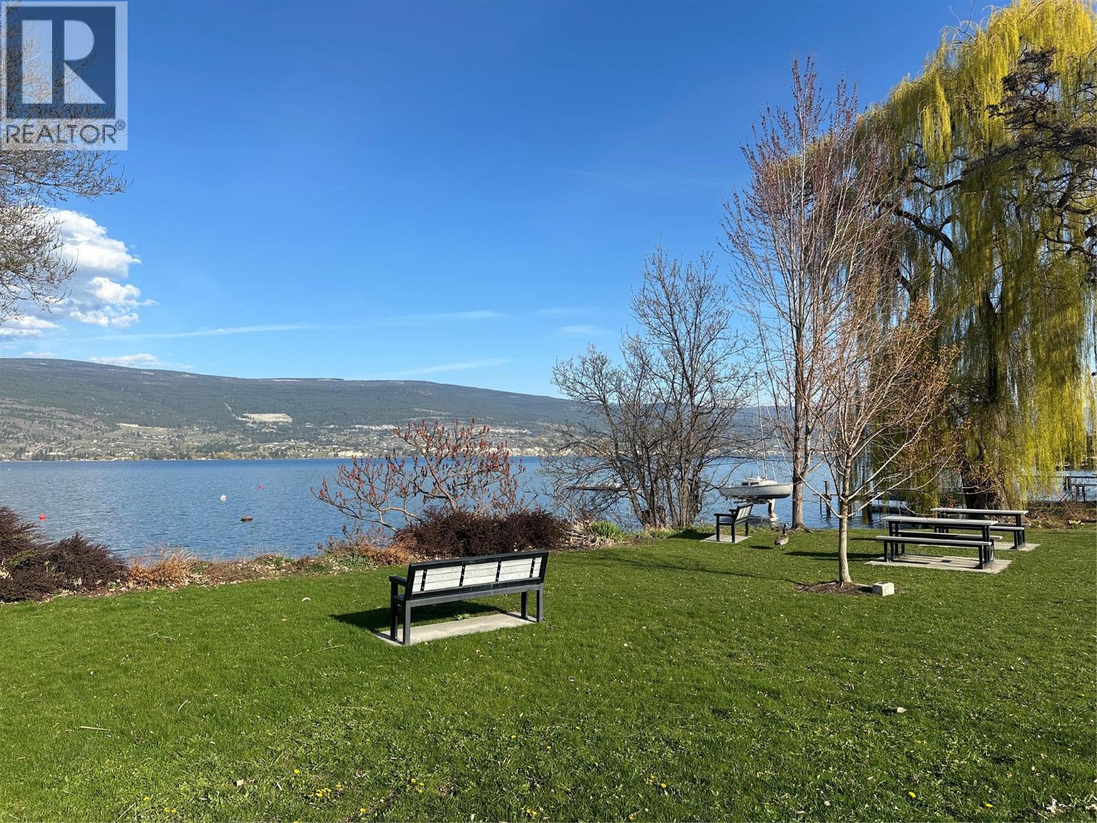 12210 LAKESHORE Drive S, Summerland