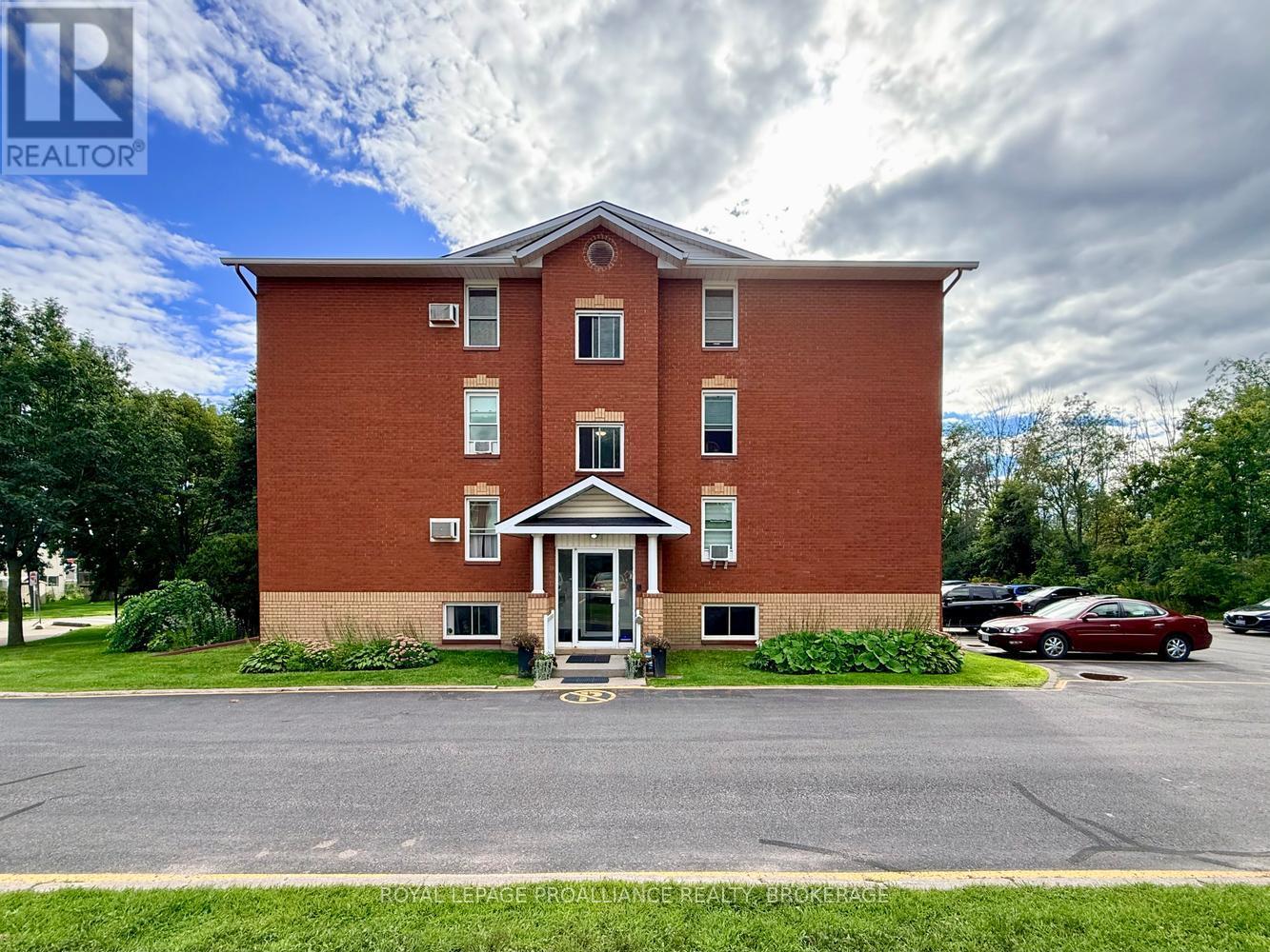 #205 540 TALBOT PLACE - 3