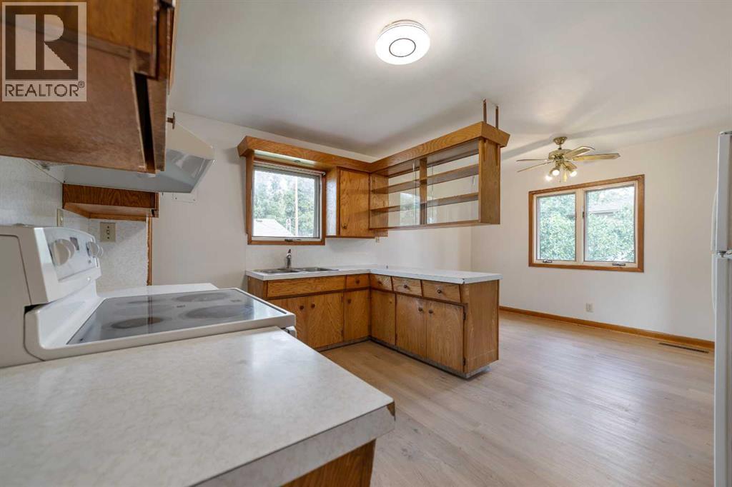 211 9 St  N - Image 14