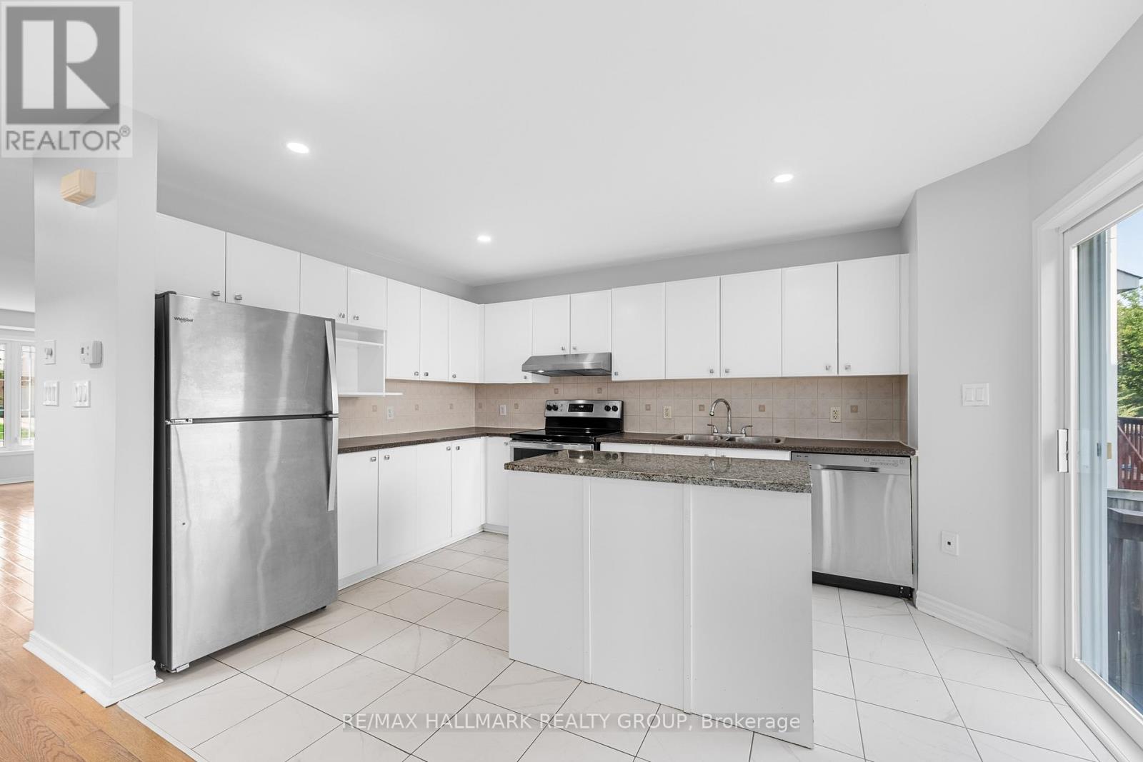1146 HALTON TERRACE - 15