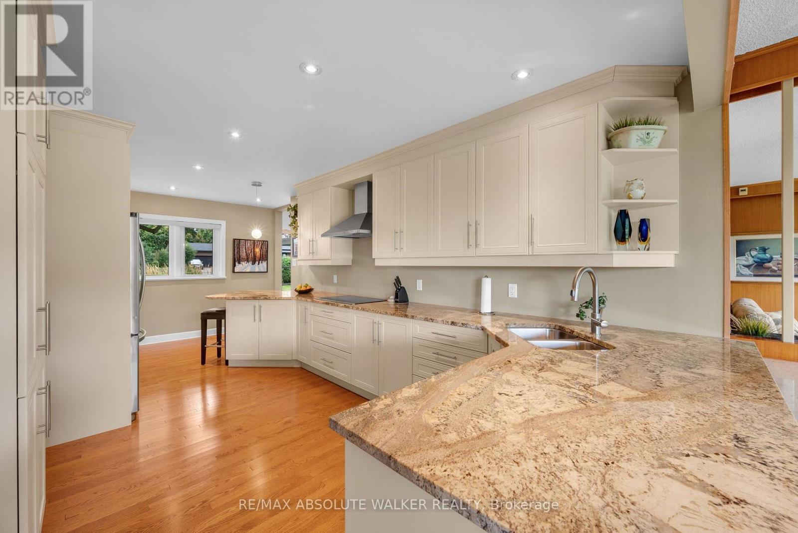 3657 REVELSTOKE DRIVE - 22