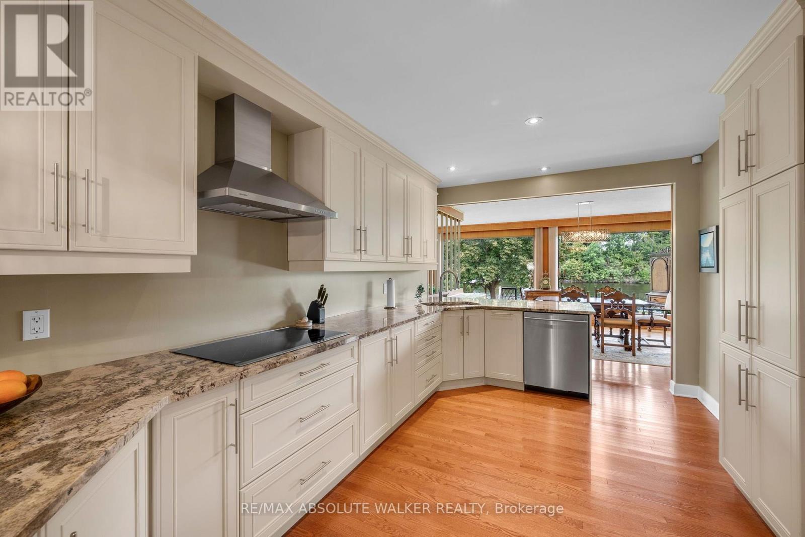 3657 REVELSTOKE DRIVE - 23