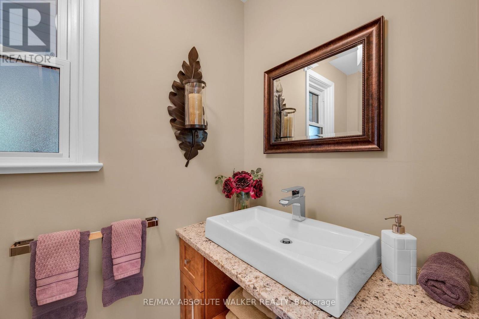 3657 REVELSTOKE DRIVE - 25