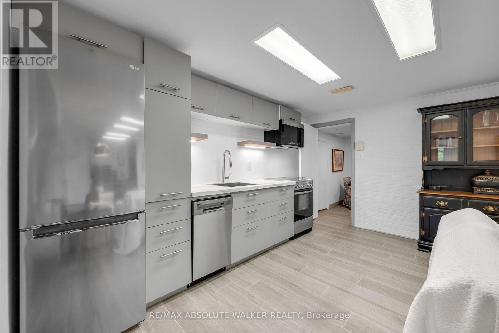 3657 REVELSTOKE DRIVE - 30