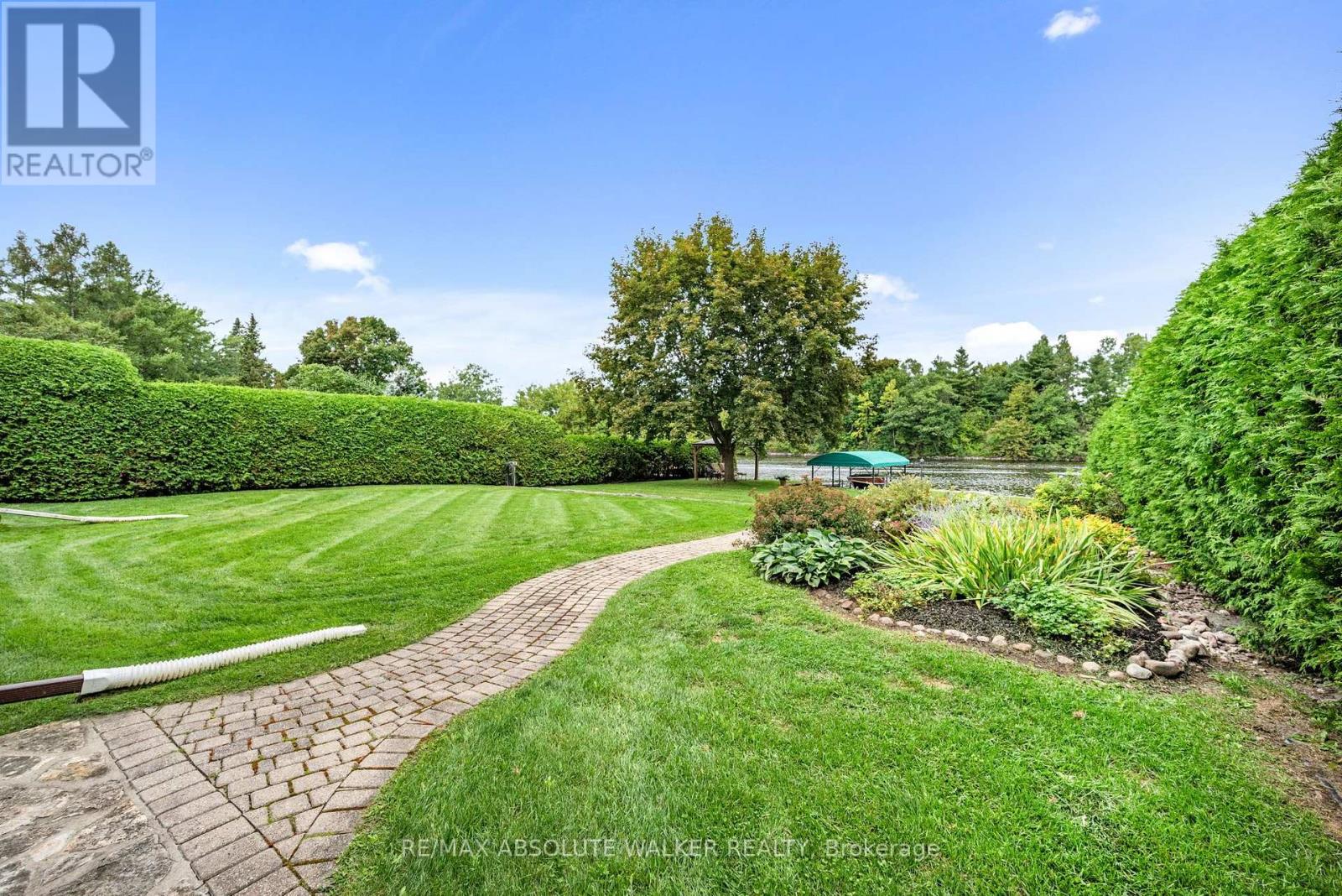 3657 REVELSTOKE DRIVE - 40
