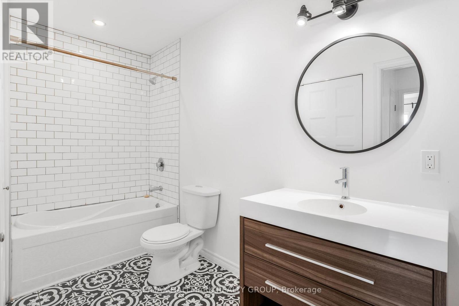 #106B 185 DU COMTE ROAD - 15