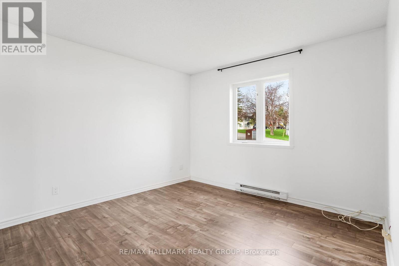 #106B 185 DU COMTE ROAD - 16