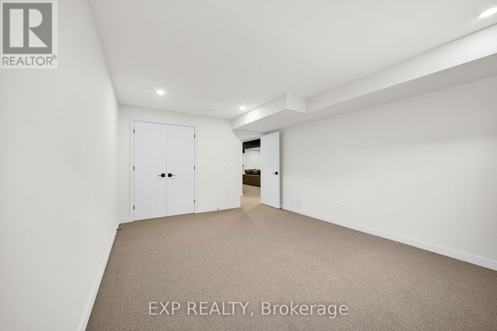 708 WOOLER PLACE - Image 31