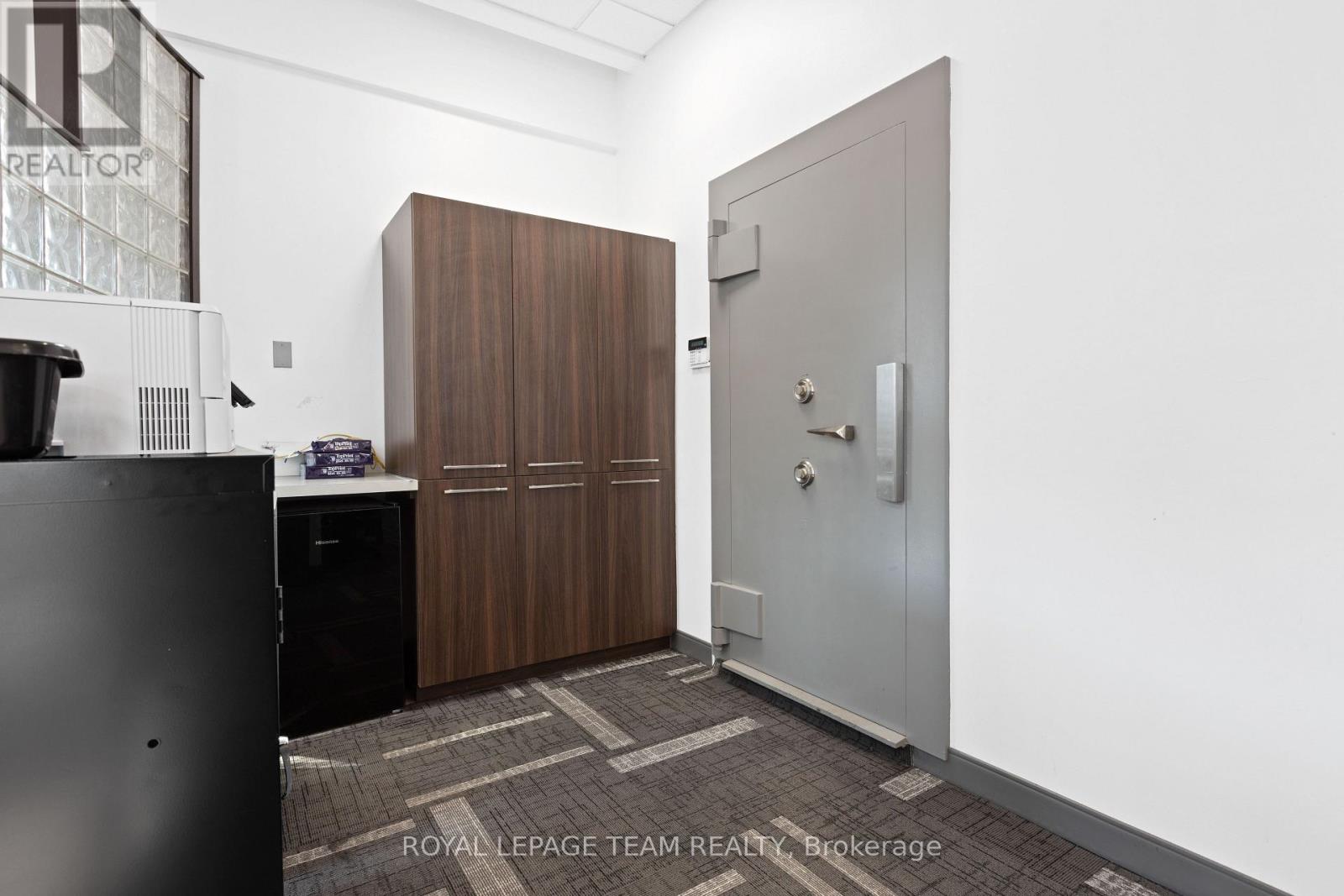 Retail for Sale in Ottawa – 365 RICHMOND ROAD, Ottawa – MLS# X13732756 - Image 9