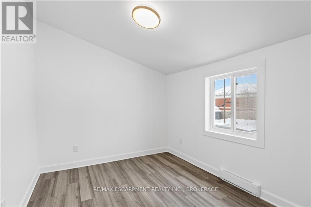 94 KING STREET W, Brockville — photo 13