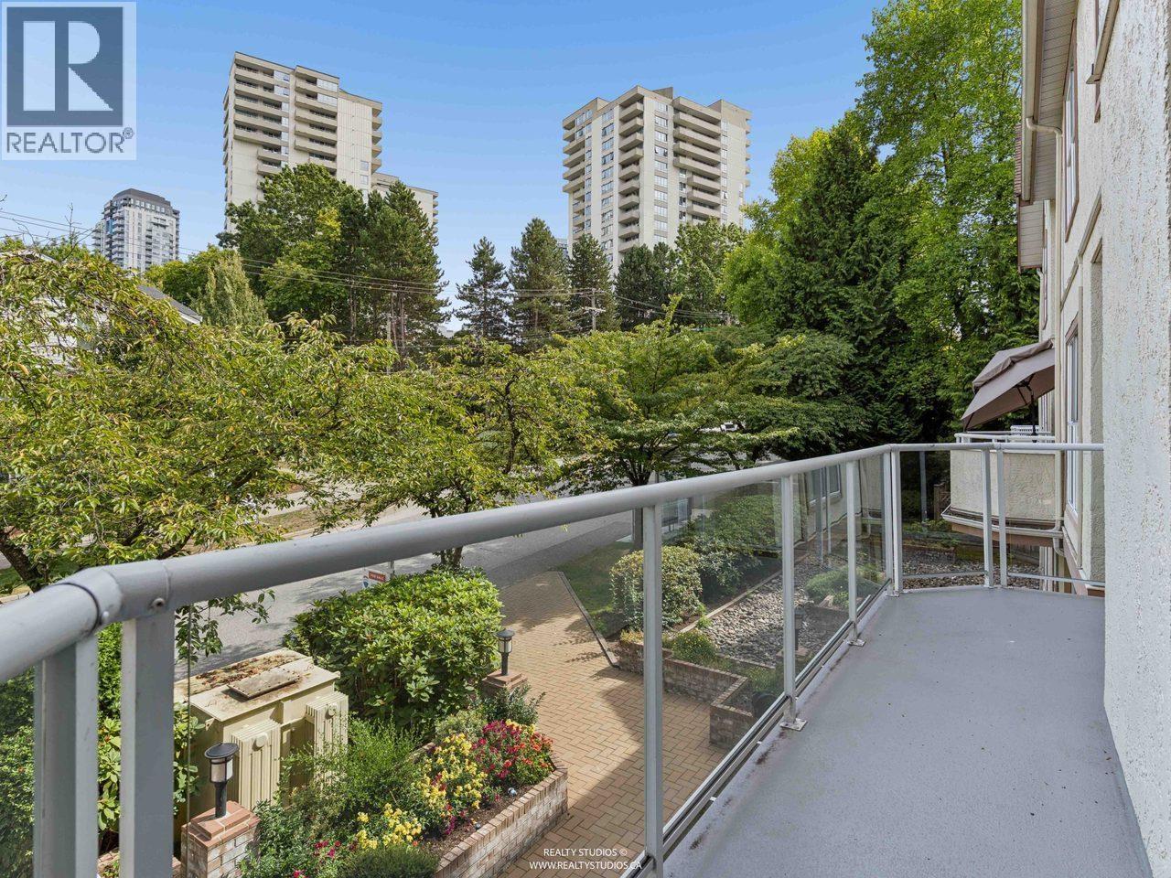 2 Bed, 3 Bath House for Sale in Burnaby – 21 5575 PATTERSON AVENUE, Burnaby – MLS# R3160327 - Image 23