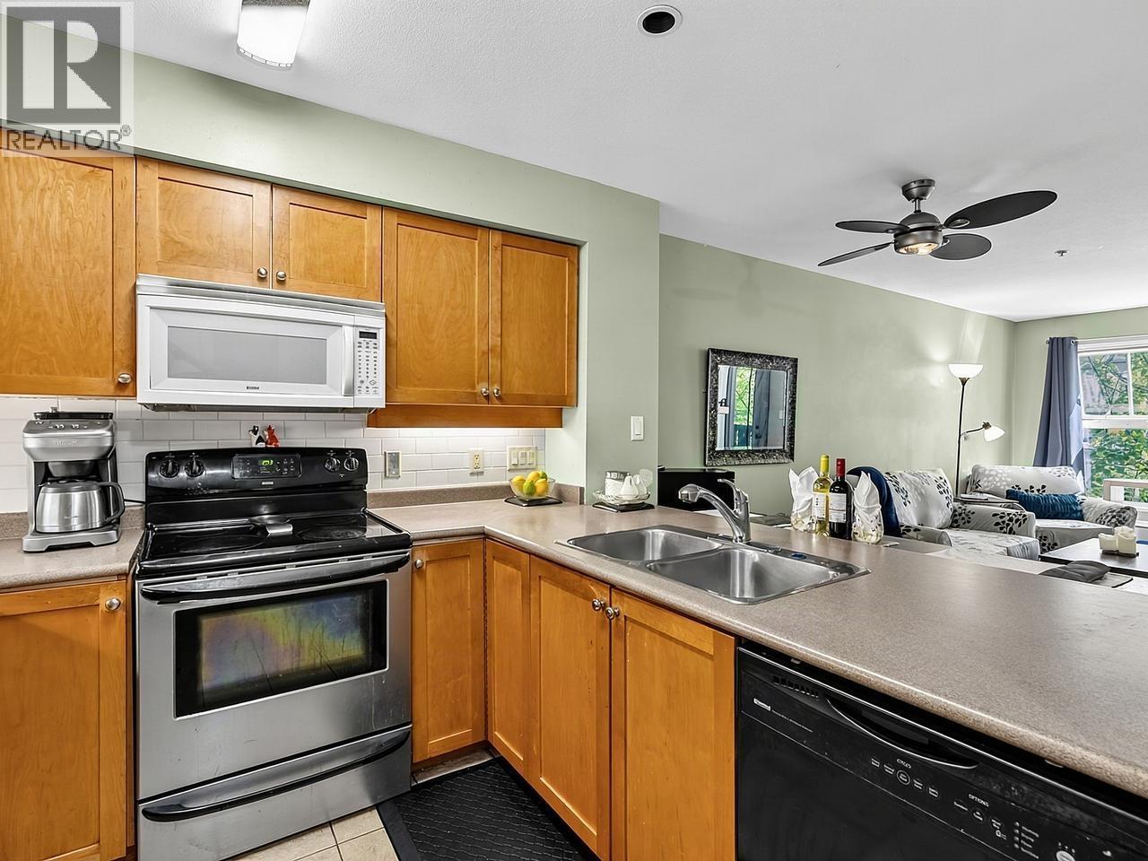 #308 38 SEVENTH Avenue, New Westminster, British Columbia, V3L5W2, New Westminster, British Columbia — photo 3 of 5