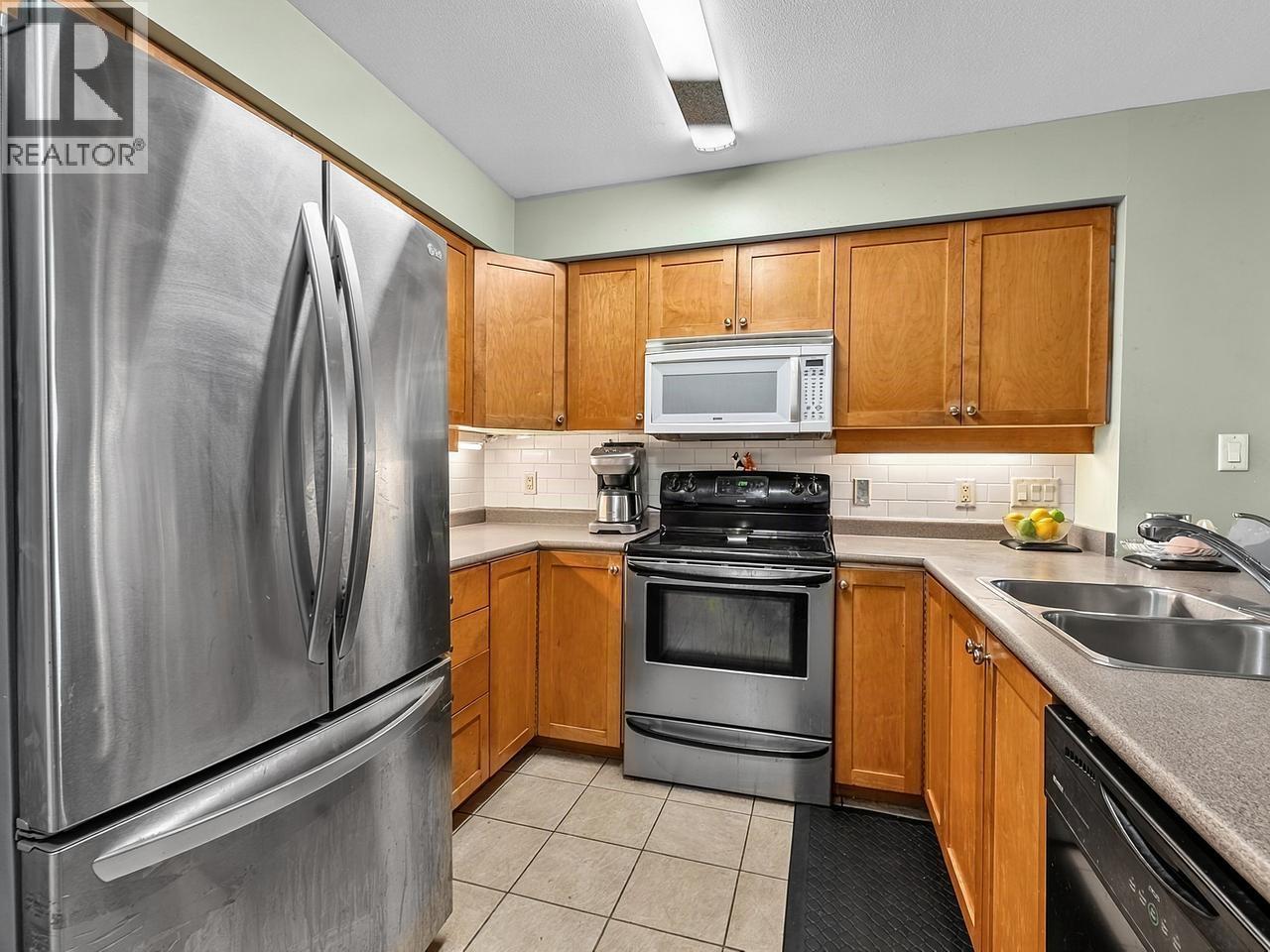 #308 38 SEVENTH Avenue, New Westminster, British Columbia, V3L5W2, New Westminster, British Columbia — photo 4 of 5