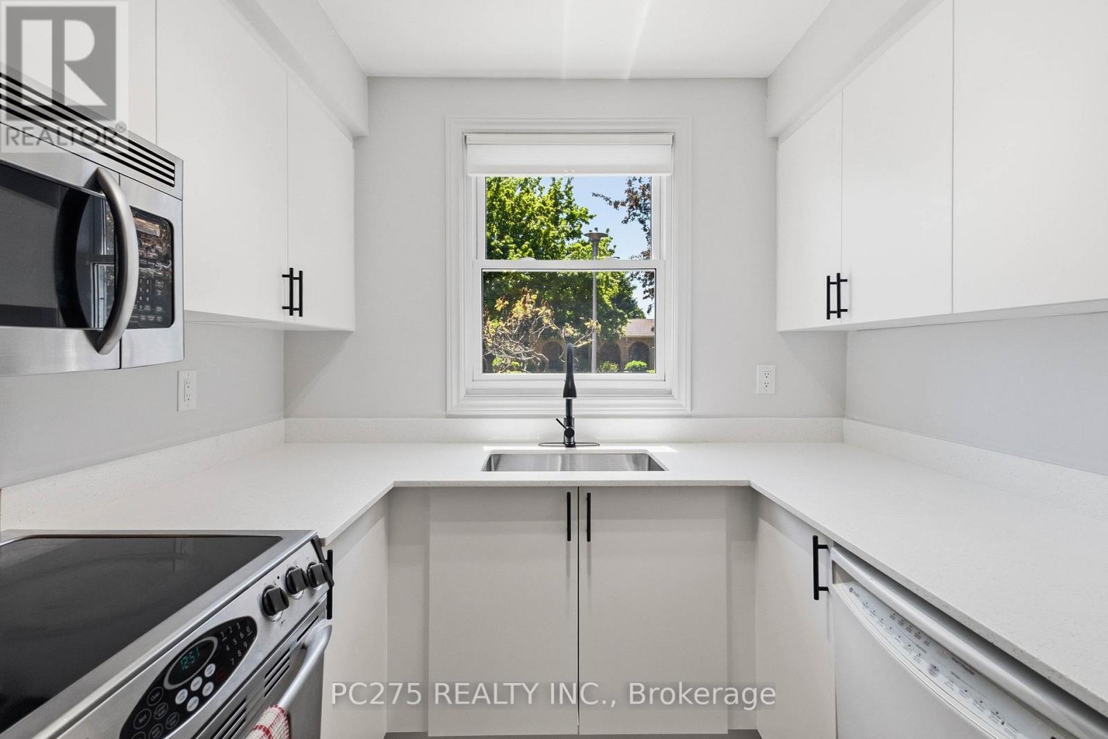 82 MURIEL CRESCENT - 10
