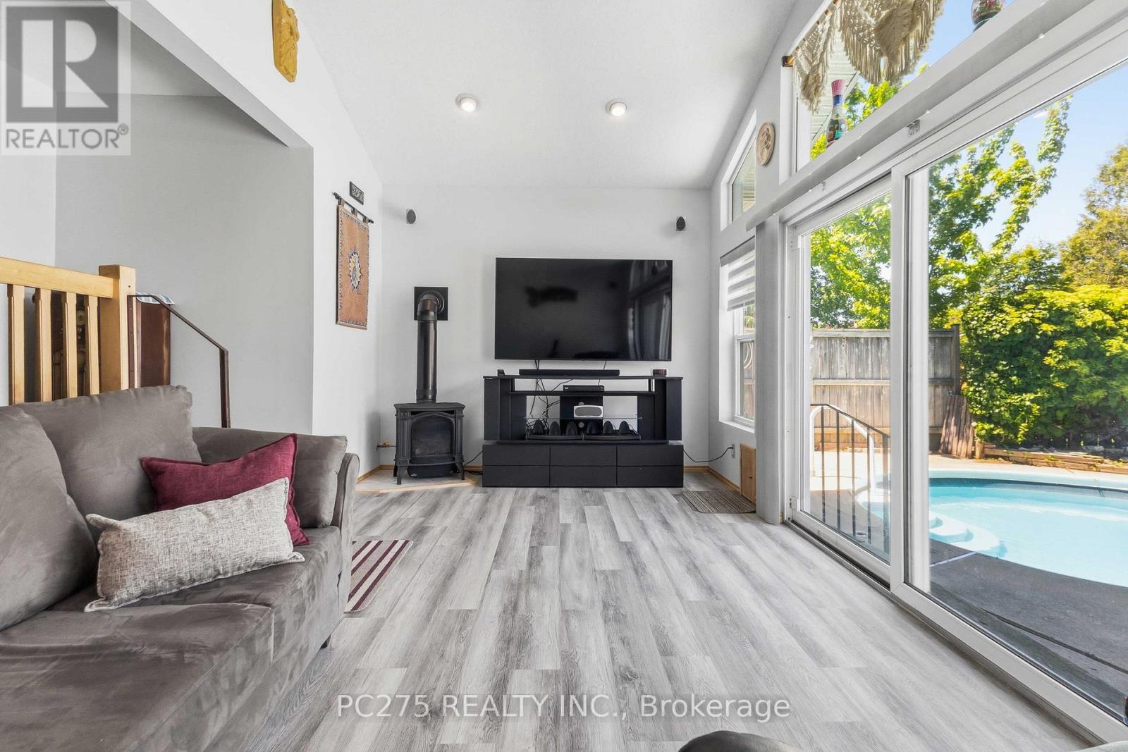 82 MURIEL CRESCENT - 23