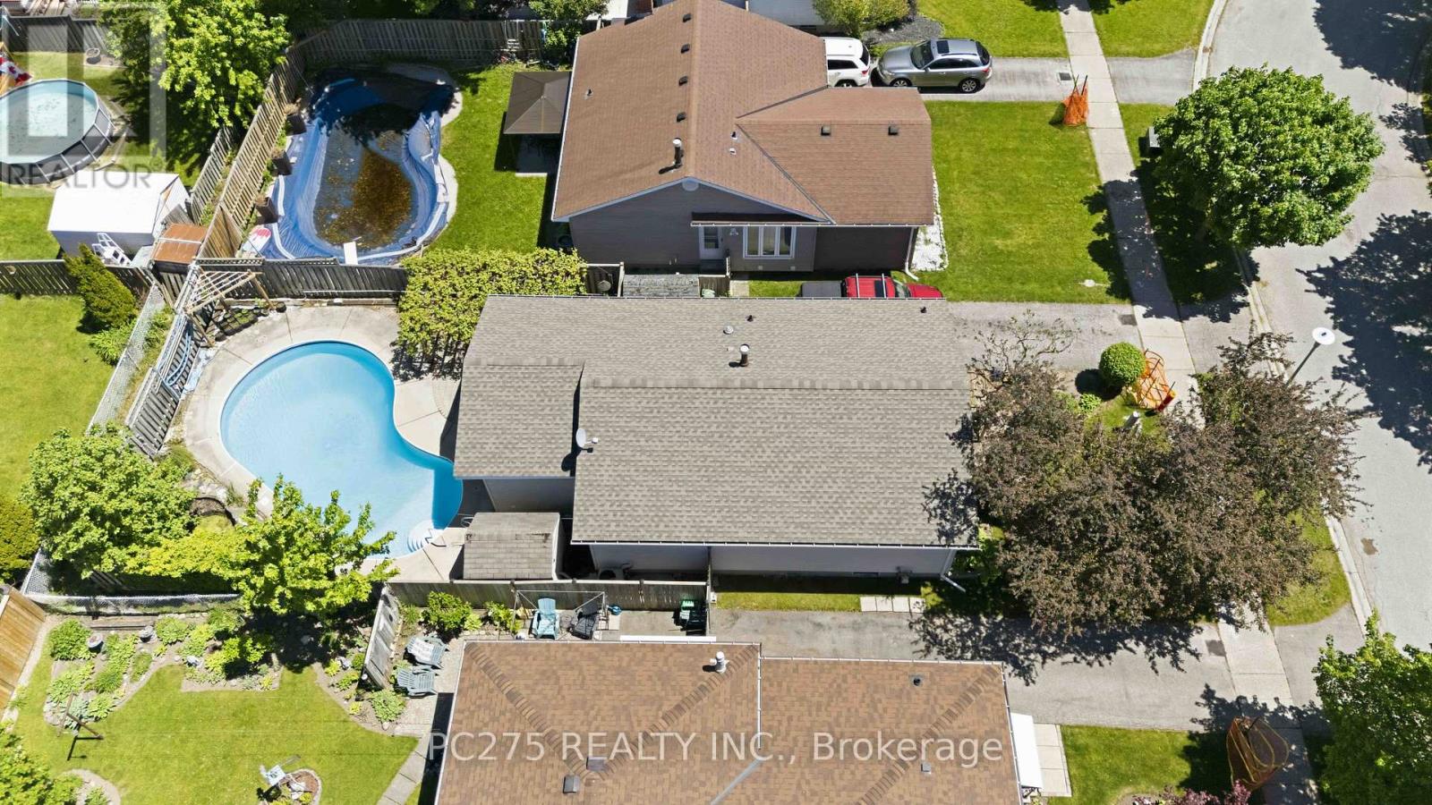 82 MURIEL CRESCENT - 40