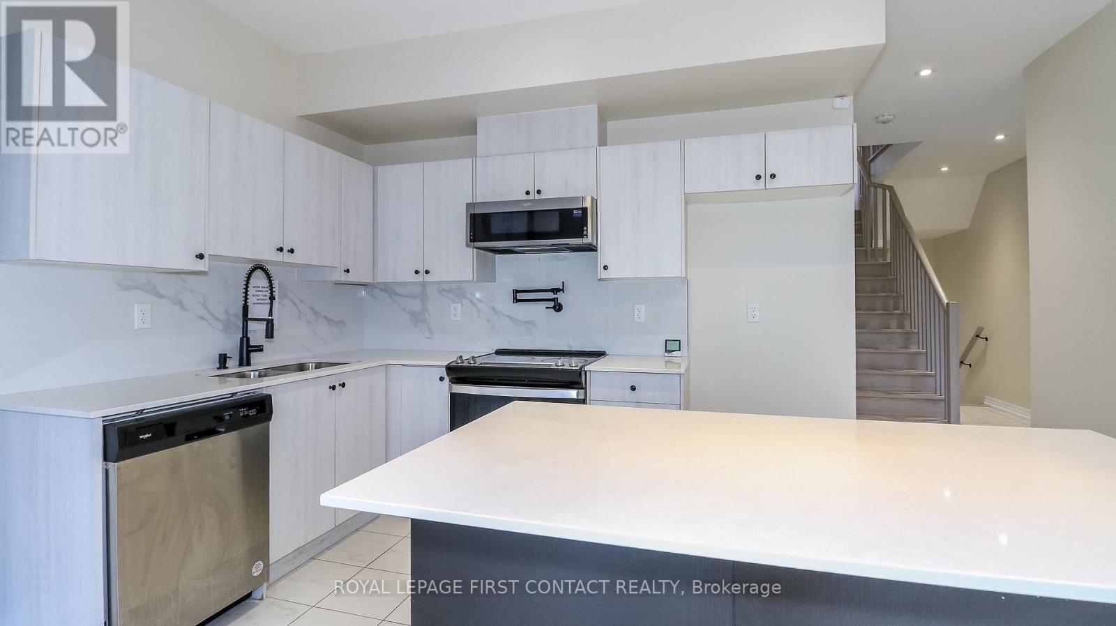 92 FAIRLANE AVENUE - 16