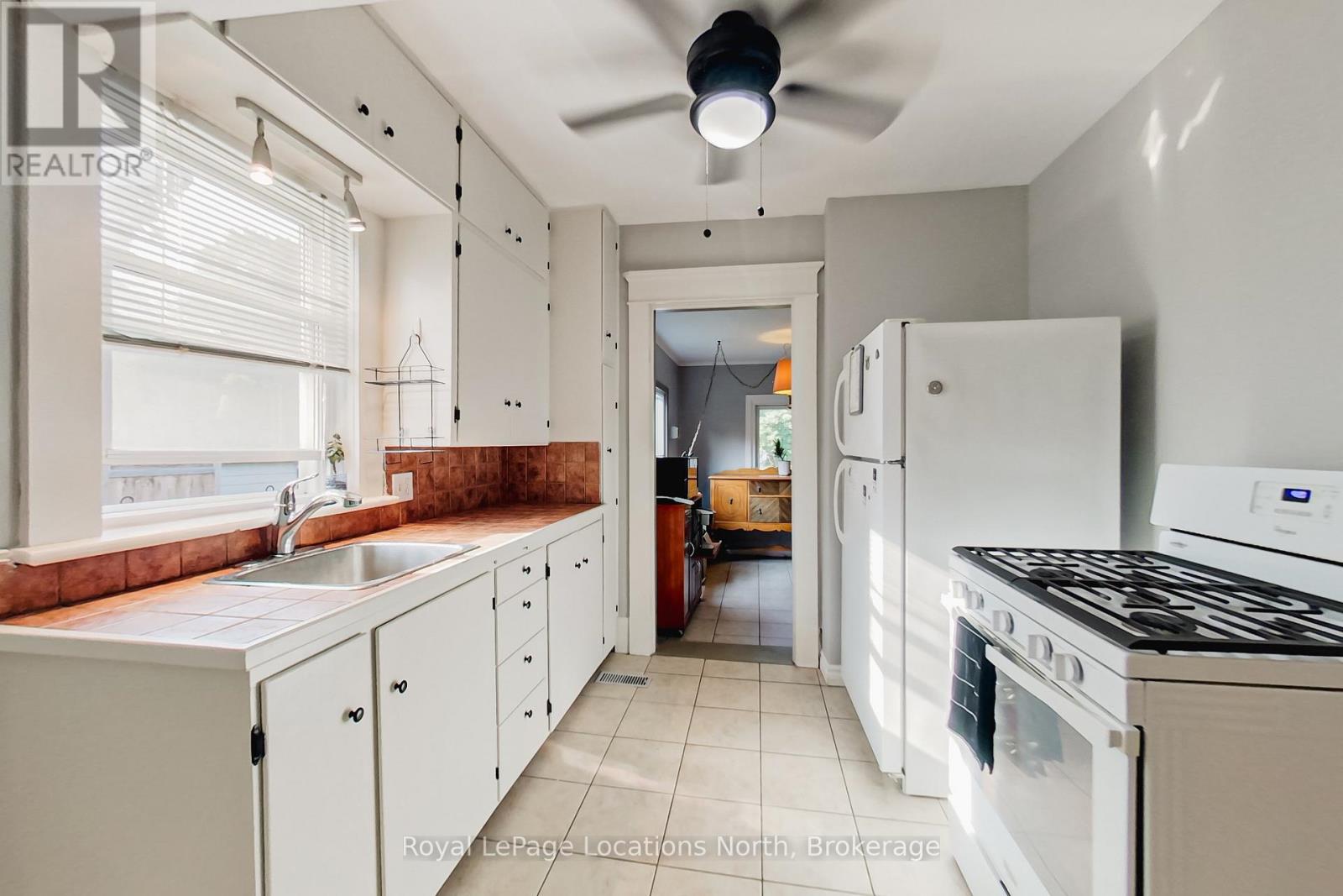27 EDWIN STREET E - 10