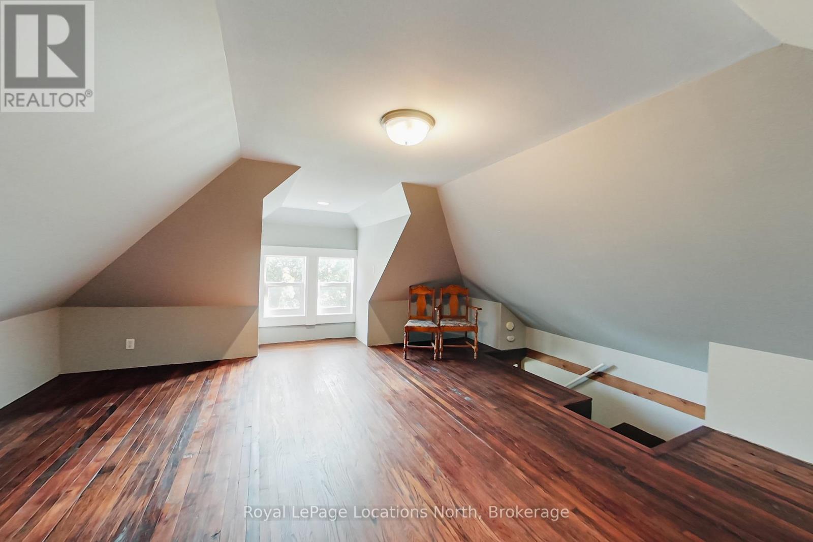 27 EDWIN STREET E - 20
