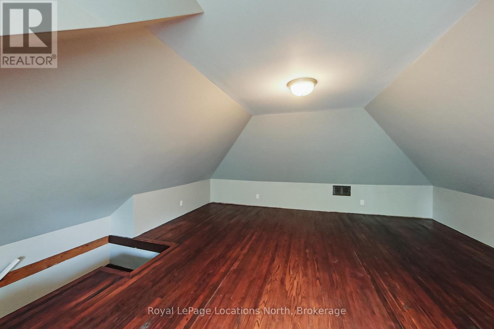 27 EDWIN STREET E - 21