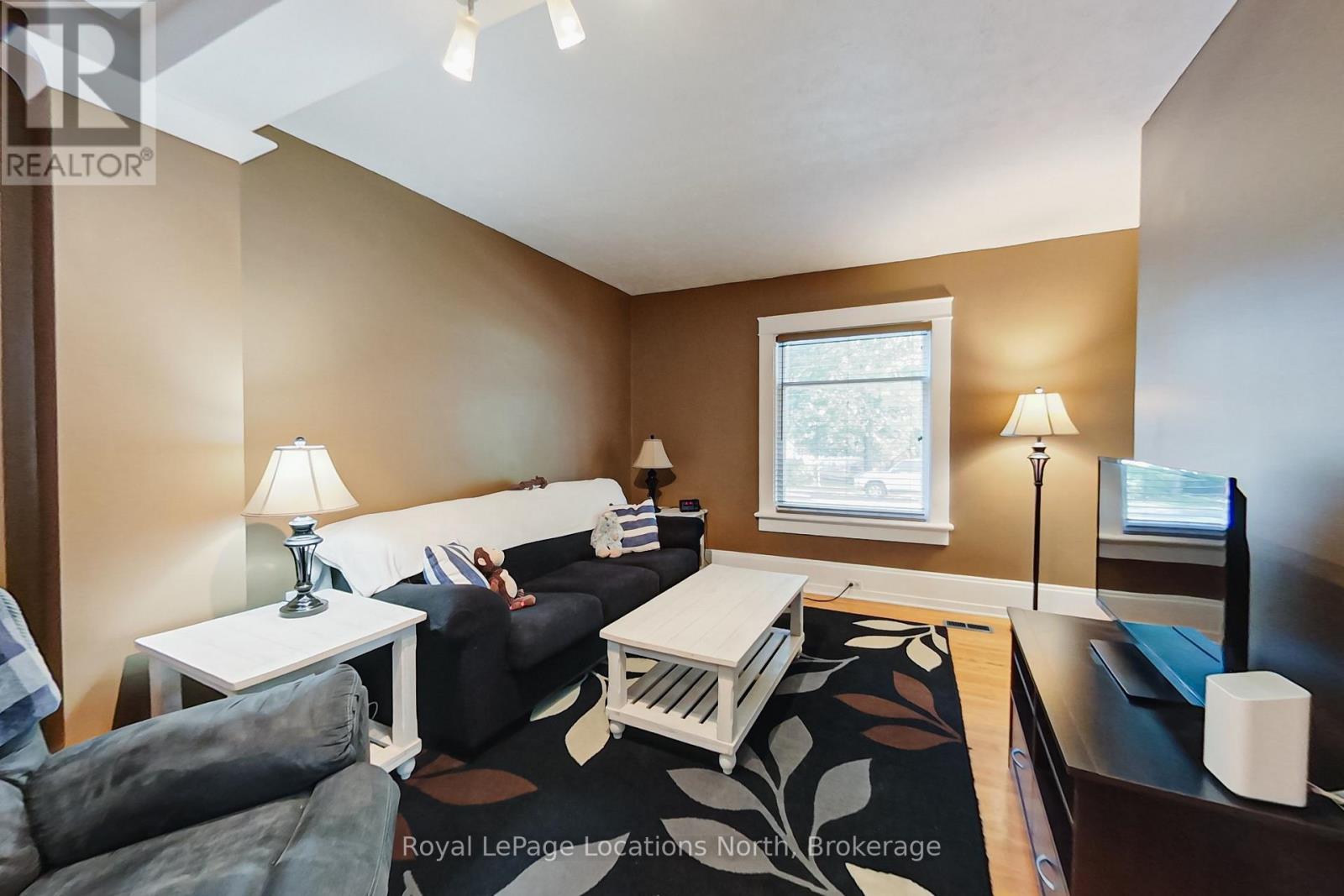 27 EDWIN STREET E - 6