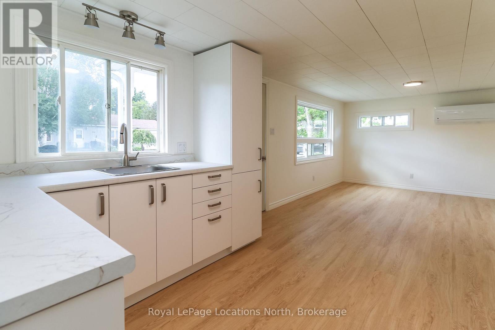 253 Thompson Street — photo 18