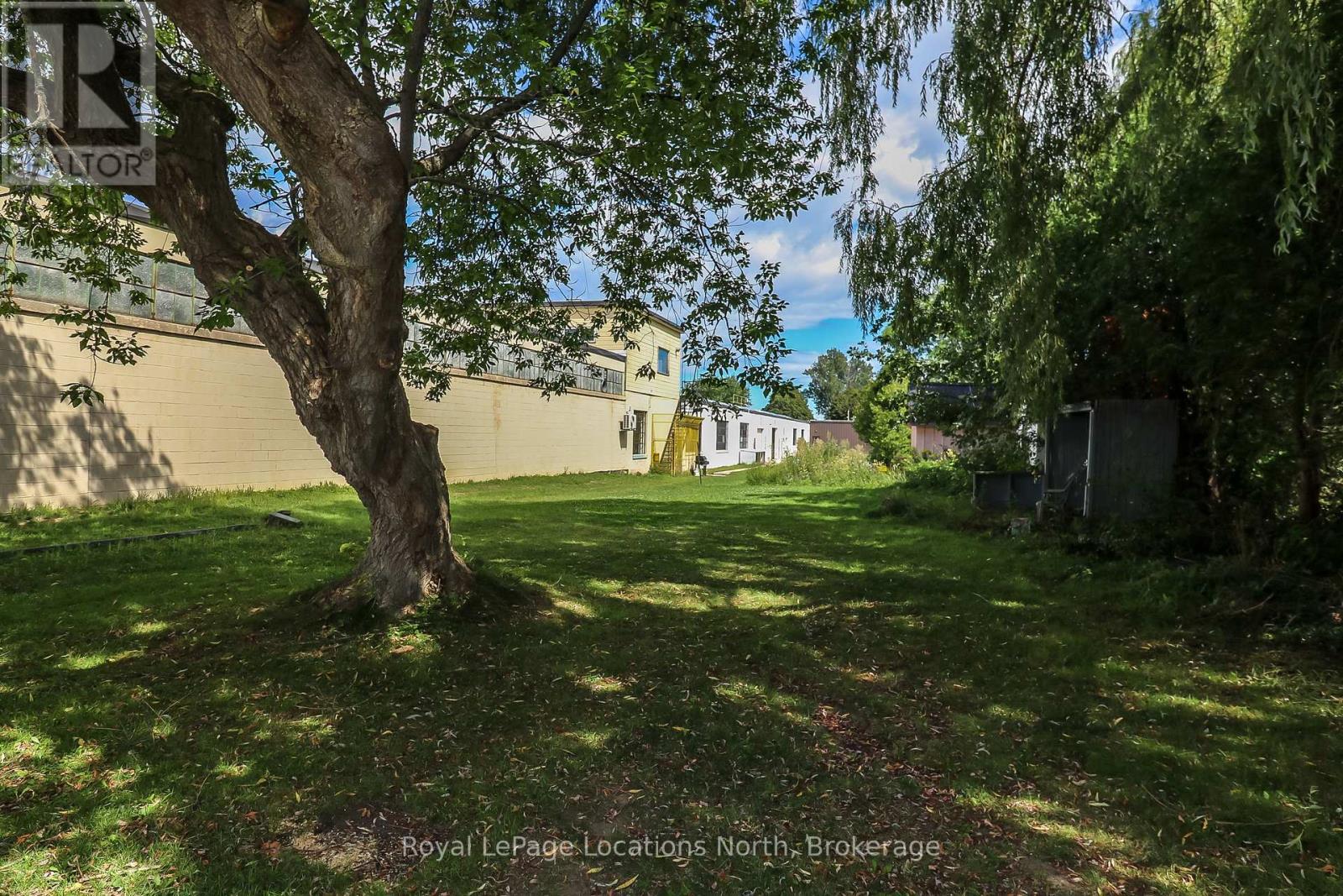 253 Thompson Street — photo 26