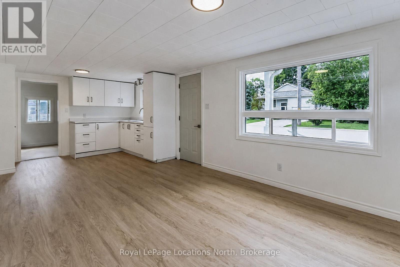 253 Thompson Street — photo 8