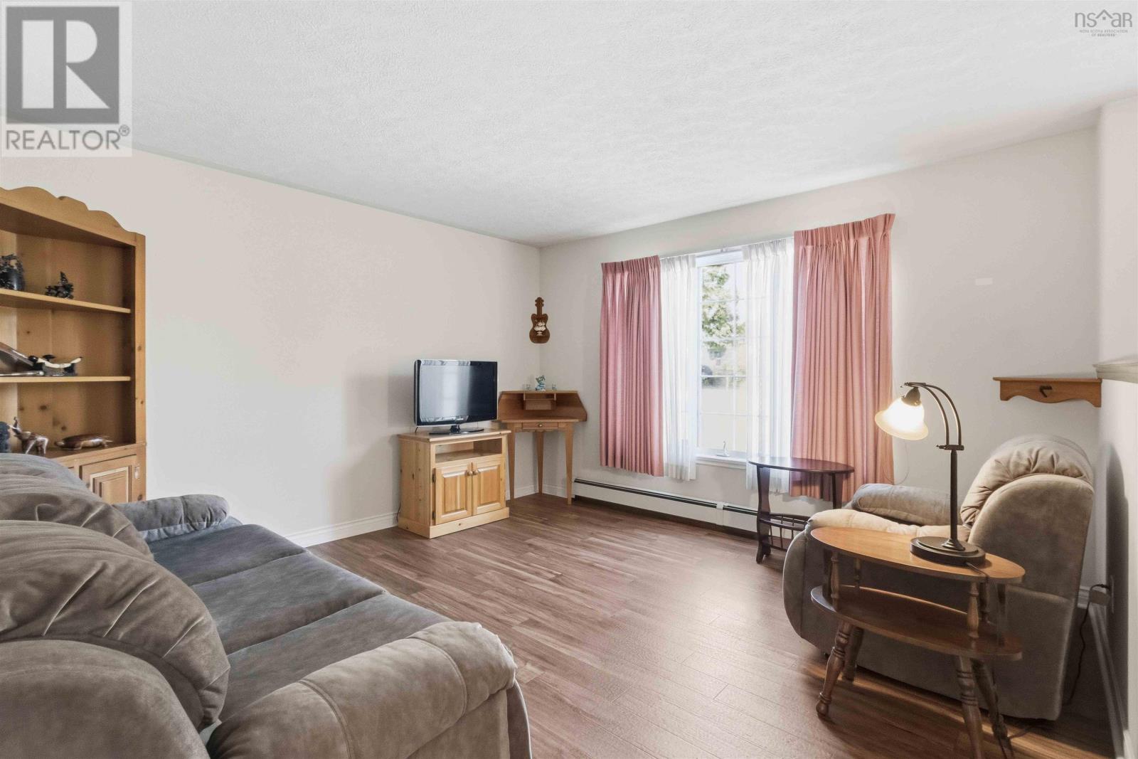 28 Fort Sackville Road - Image 10