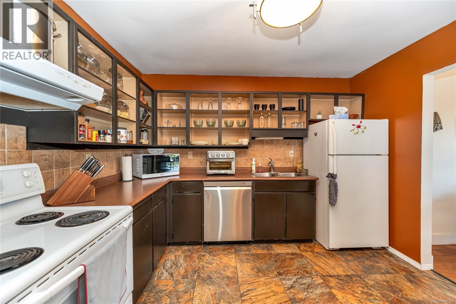 #2 6172 Alington Rd - 10