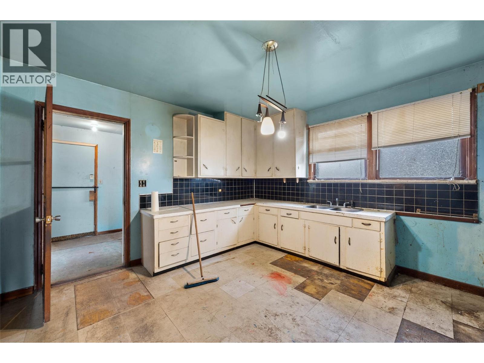 322 LINDEN Avenue - 10