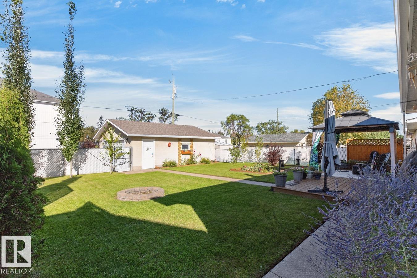4310 52 ST - 38