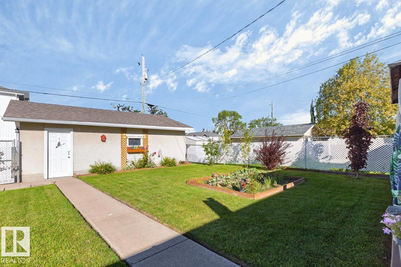 4310 52 ST - 42