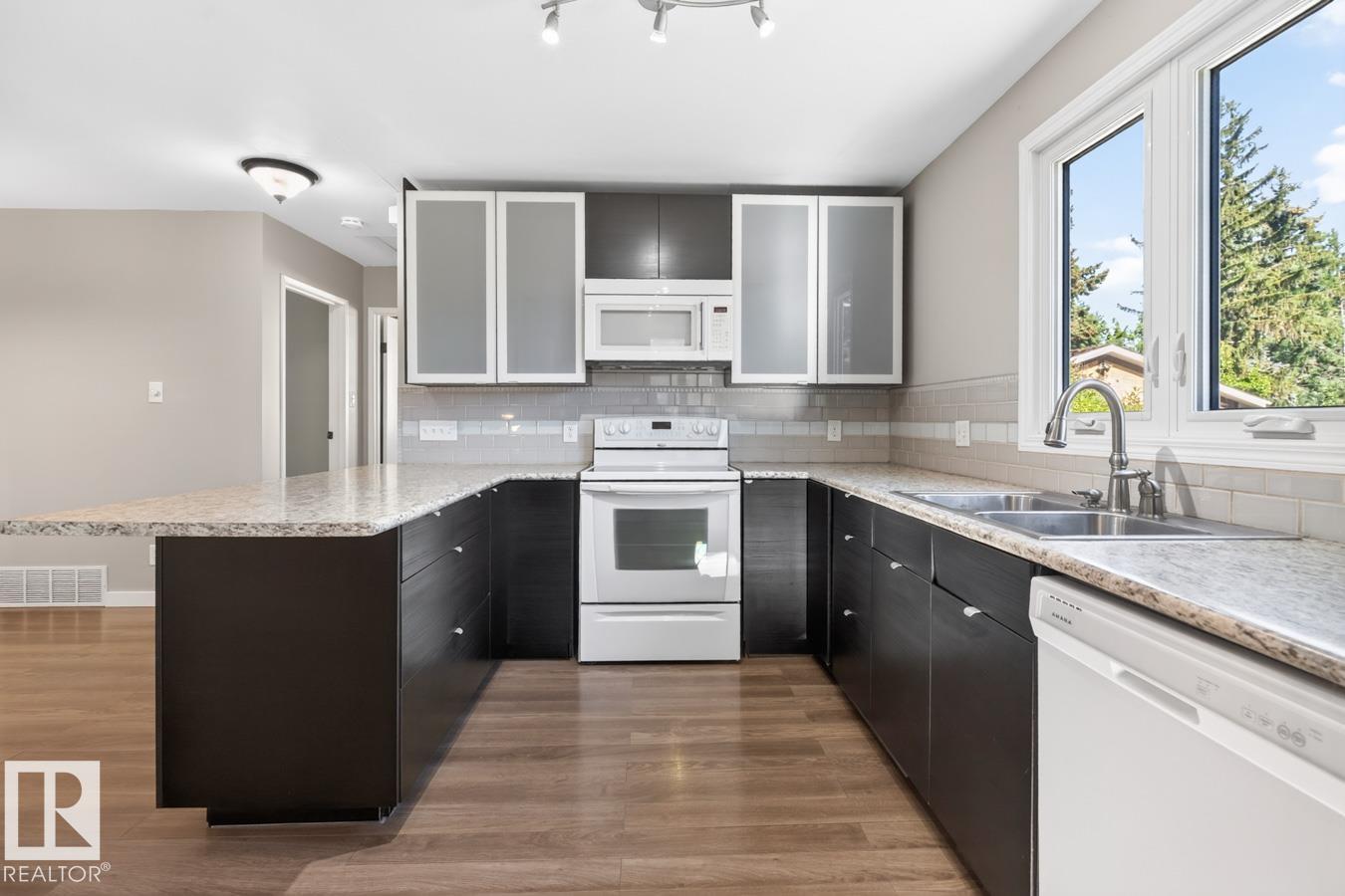 3524 51 ST NW - 13