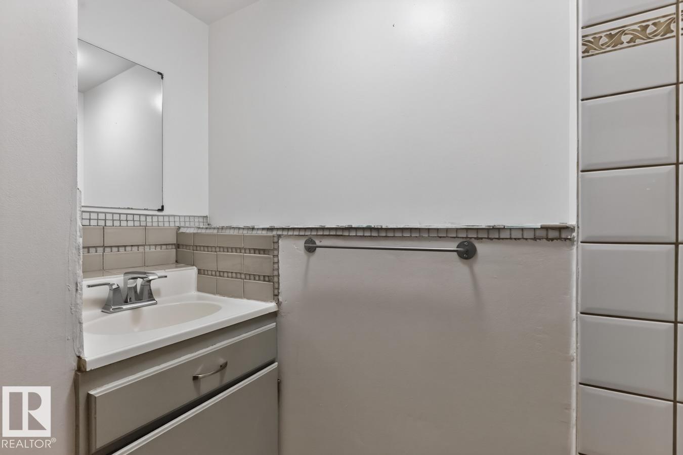 3524 51 ST NW - 33