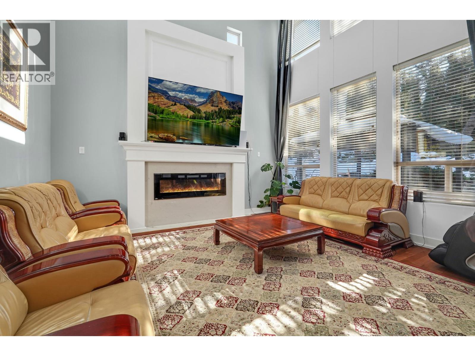 24760 KIMOLA Drive, Maple Ridge, British Columbia, V2W0A6, Maple Ridge, British Columbia — photo 4 of 5