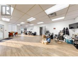 1581 Courtneypark Drive E, Mississauga, ON L5T1V9 Photo 10
