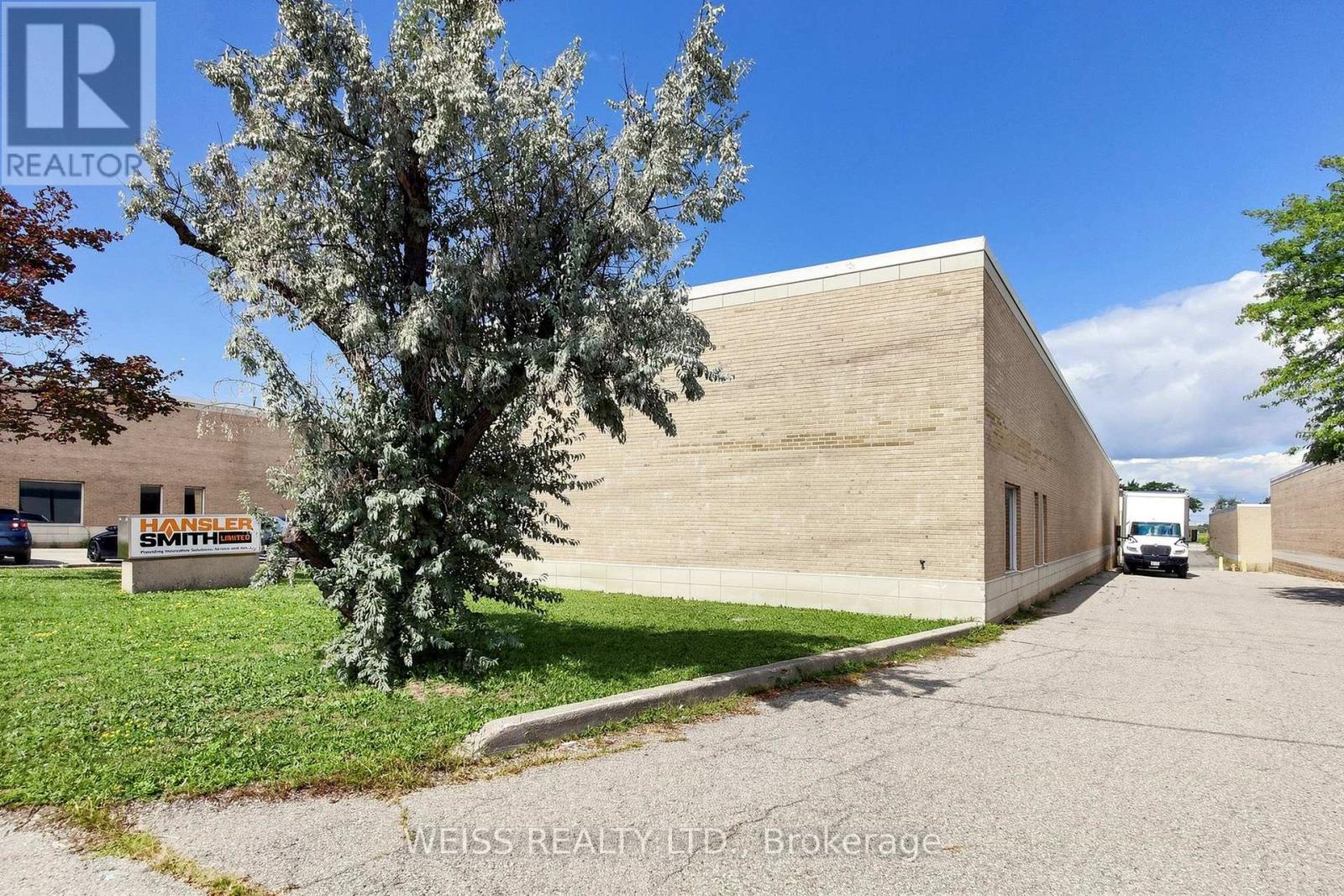 1581 Courtneypark Drive East, Mississauga (Northeast), Ontario, L5T1V9, Mississauga (Northeast), Ontario — photo 3 of 5