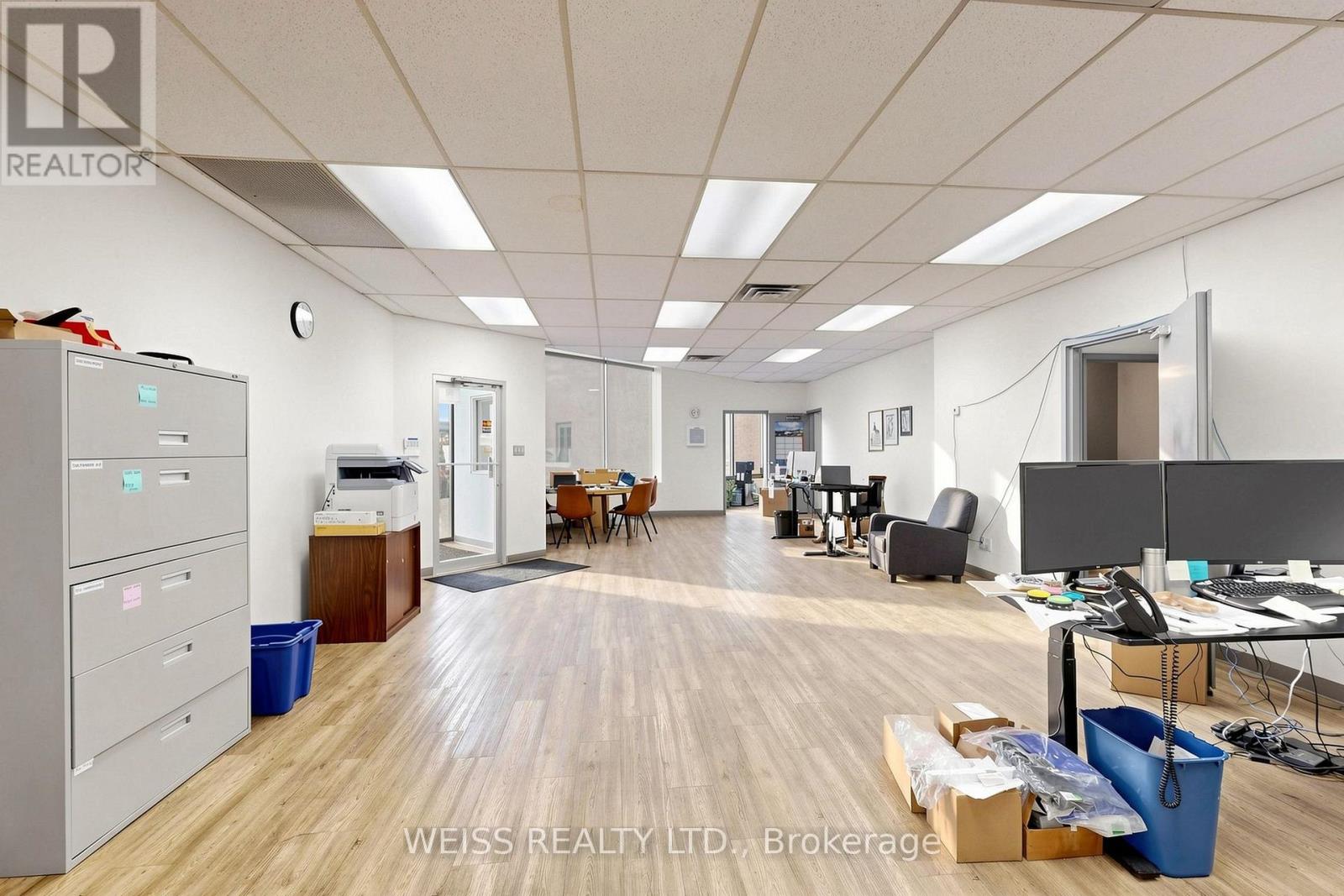 1581 Courtneypark Drive East, Mississauga (Northeast), Ontario, L5T1V9, Mississauga (Northeast), Ontario — photo 5 of 5